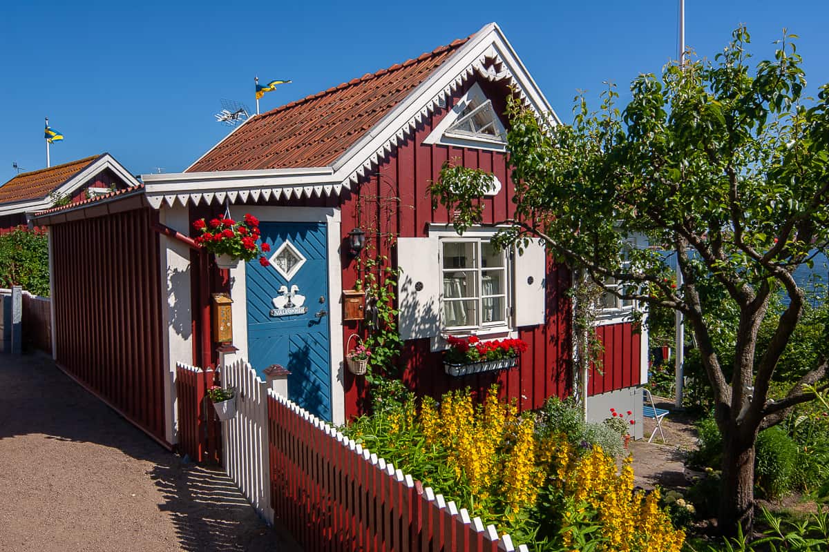Brändaholm: Schwedische Häuser in Falunrot