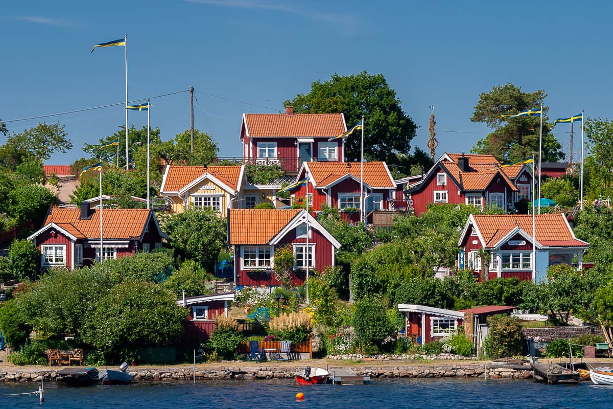 Brändaholm: Schwedische Häuser in Falunrot