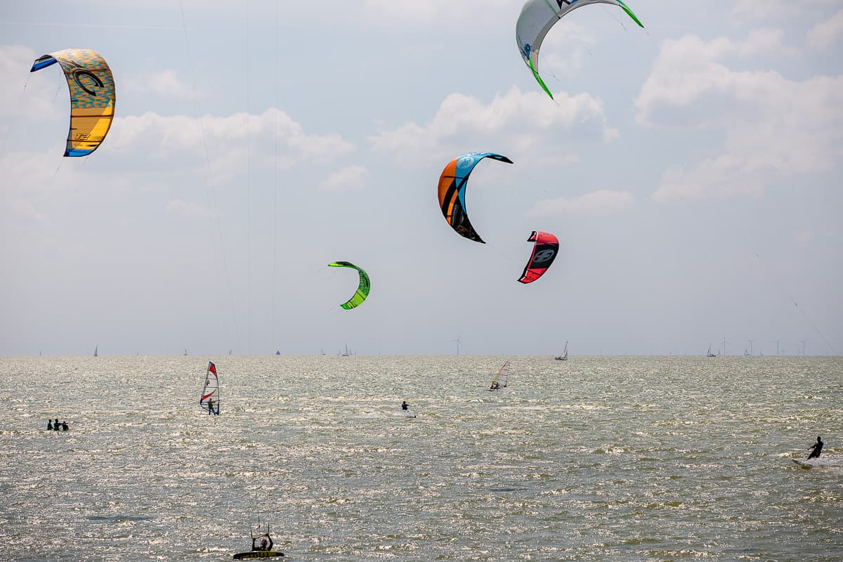 Kitesurfer auf dem Ijsselmeer bei Hindeloopen